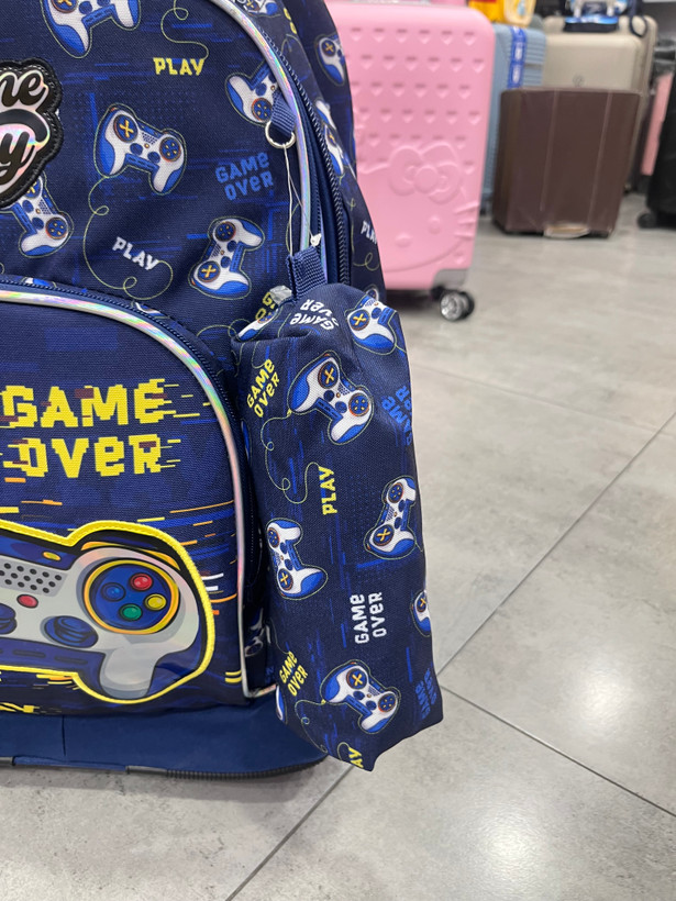 کوله پشتی چرخدار مدرسه پسرانه دسته گیم ( game over) برند جاسمین استار سه تیکه وارداتی
